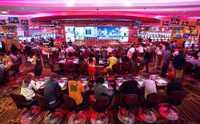 Allbet live-dealer Baccarat table with professional croupier and multi-camera feed